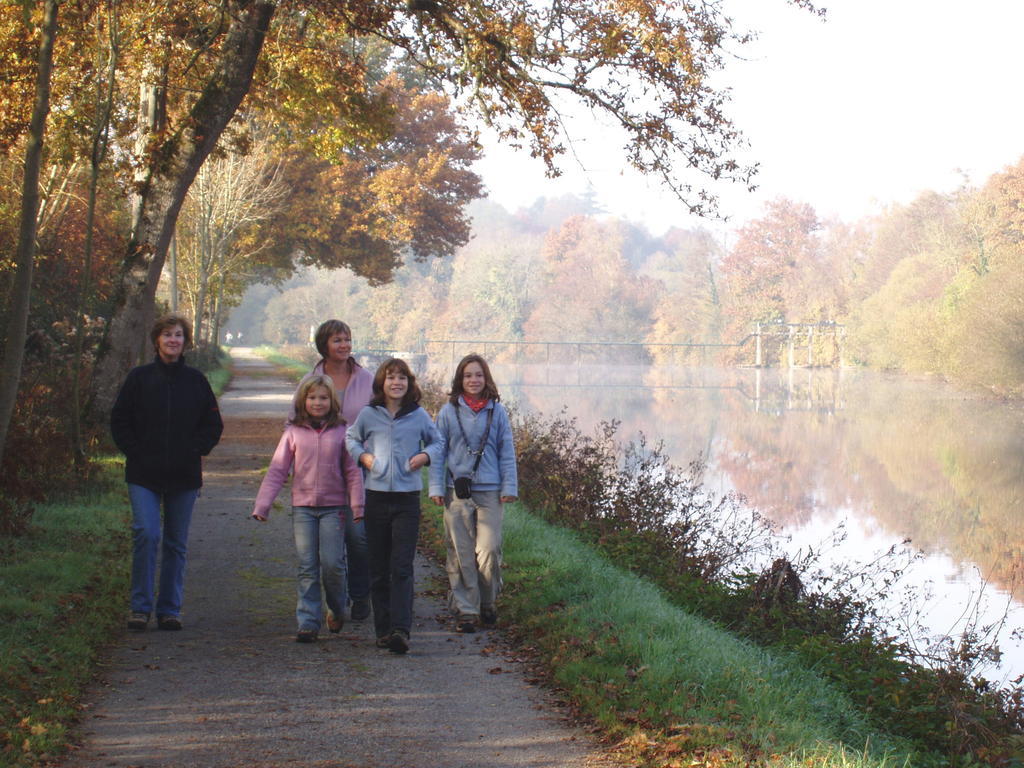 Gites De Lenvos Pontivy Bagian luar foto